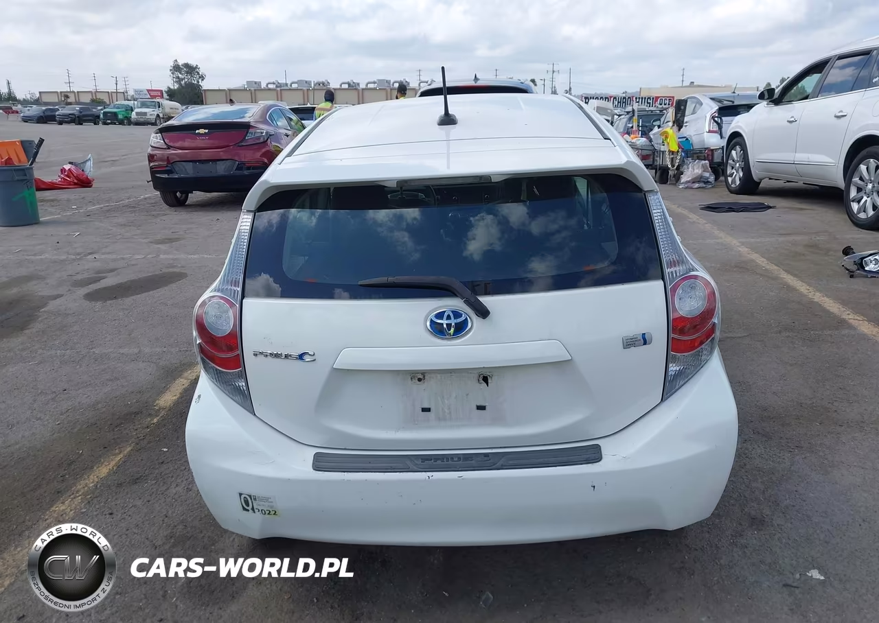 2014 Toyota Prius C Three VIN:JTDKDTB3XE1074985 - 17