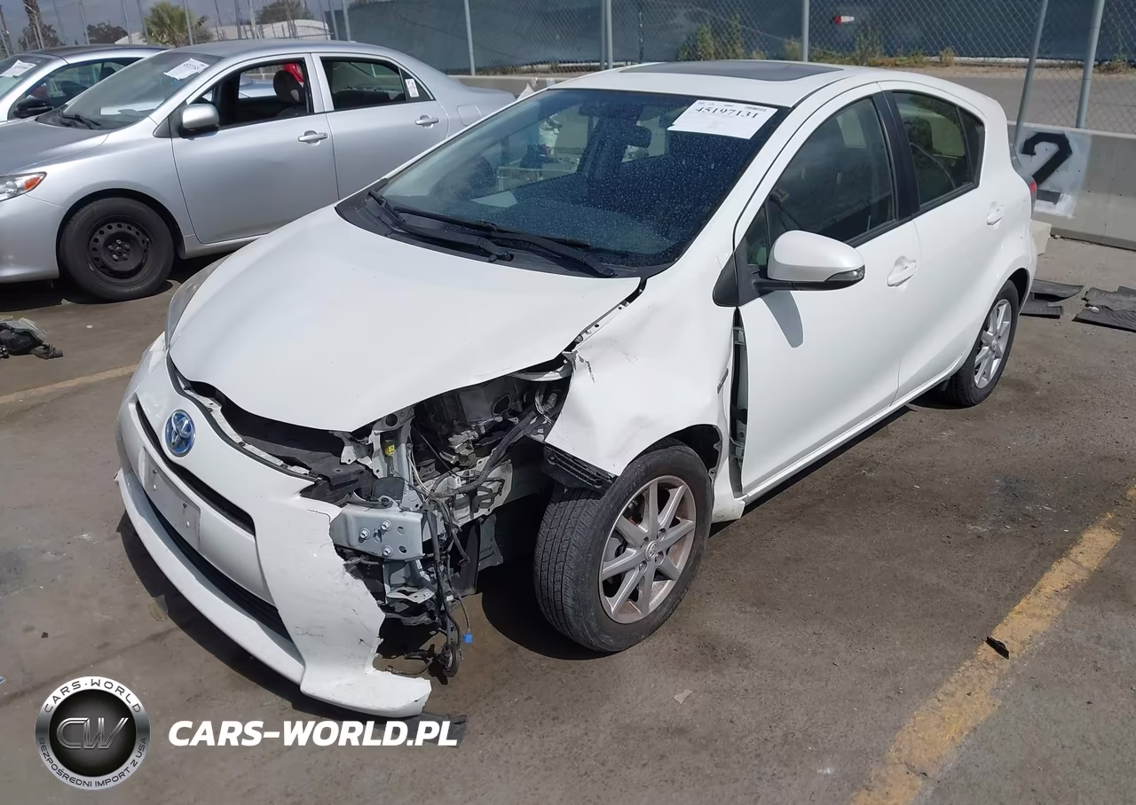 2014 Toyota Prius C Three VIN:JTDKDTB3XE1074985 - 2