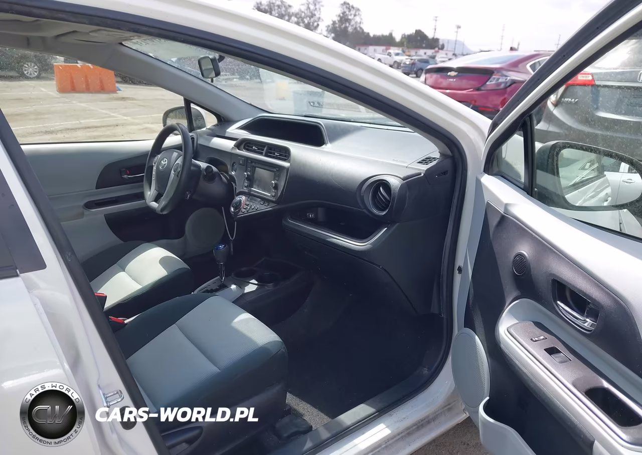 2014 Toyota Prius C Three VIN:JTDKDTB3XE1074985 - 5