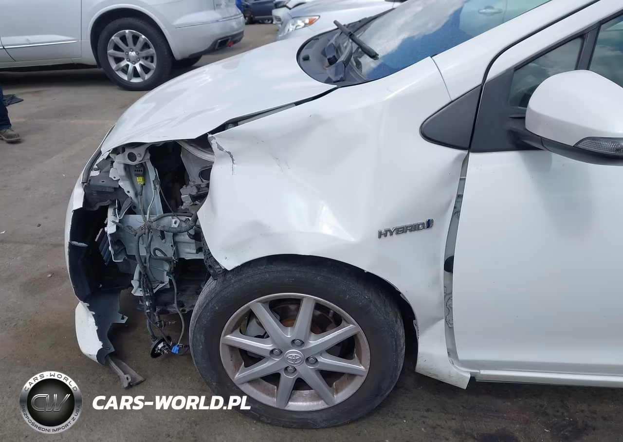 2014 Toyota Prius C Three VIN:JTDKDTB3XE1074985 - 6
