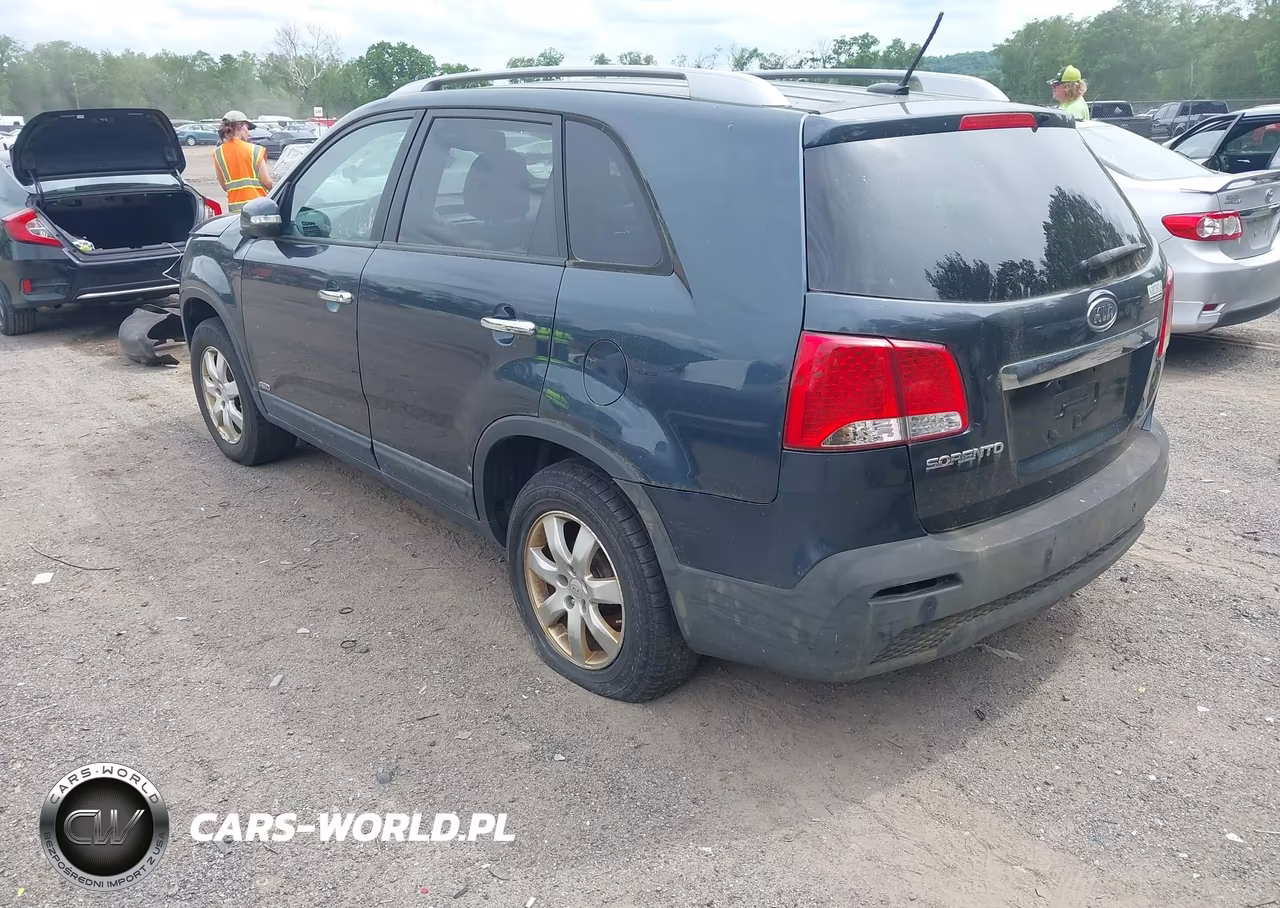 2011 Kia Sorento Lx VIN:5XYKTDA19BG130368 - 3