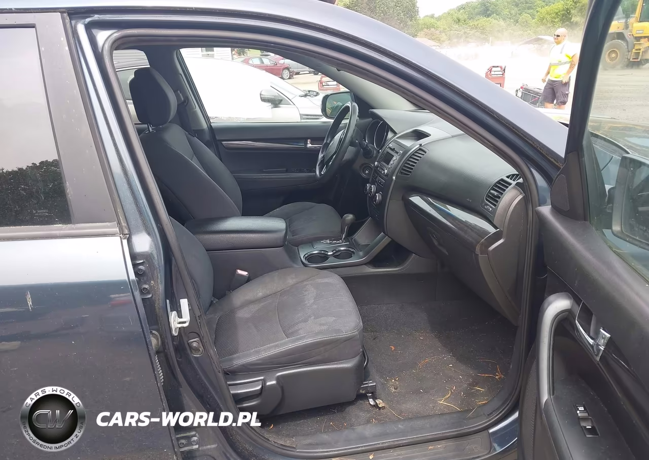 2011 Kia Sorento Lx VIN:5XYKTDA19BG130368 - 5