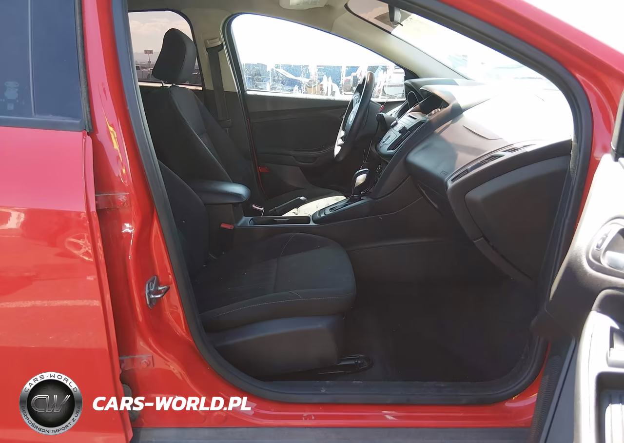 2016 Ford Focus Se VIN:1FADP3F25GL272565 - 5