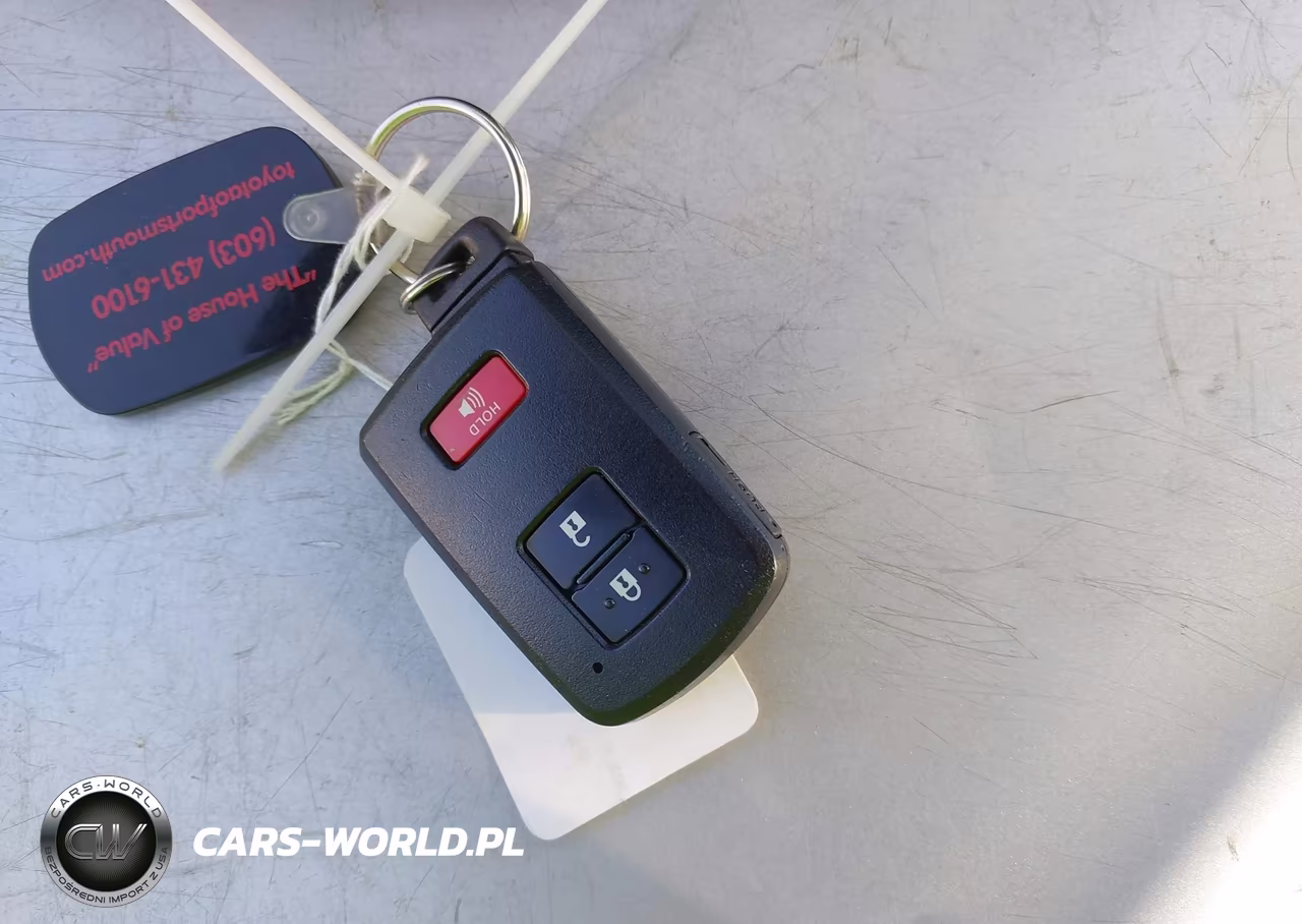 2017 Toyota Prius V Three VIN:JTDZN3EU6HJ068976 - 11