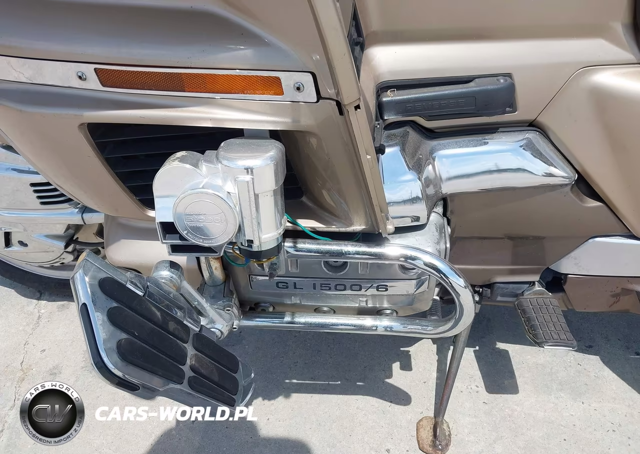 1988 HONDA GL1500 VIN:1HFSC220XJA010111 - 9