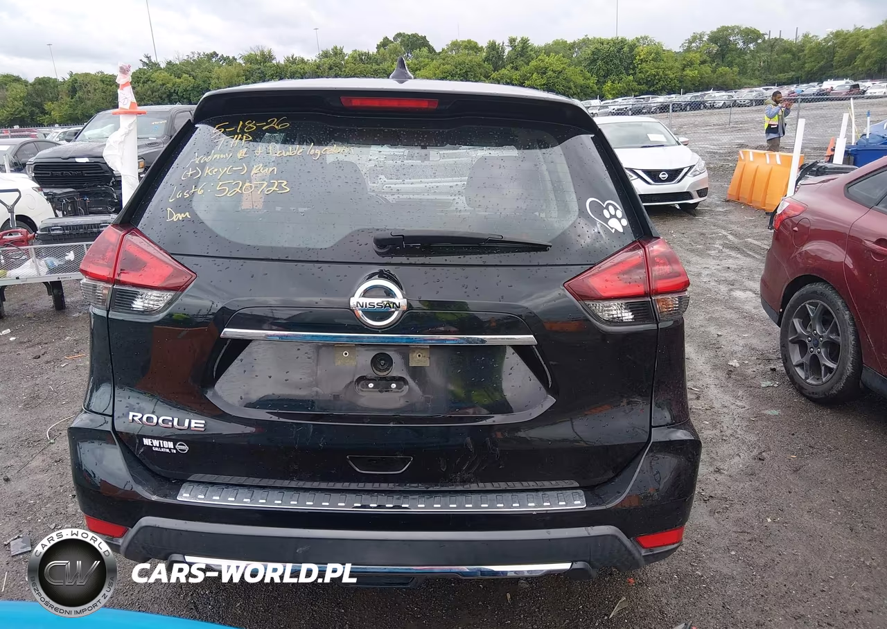 2018 Nissan Rogue S VIN:KNMAT2MT2JP520723 - 17