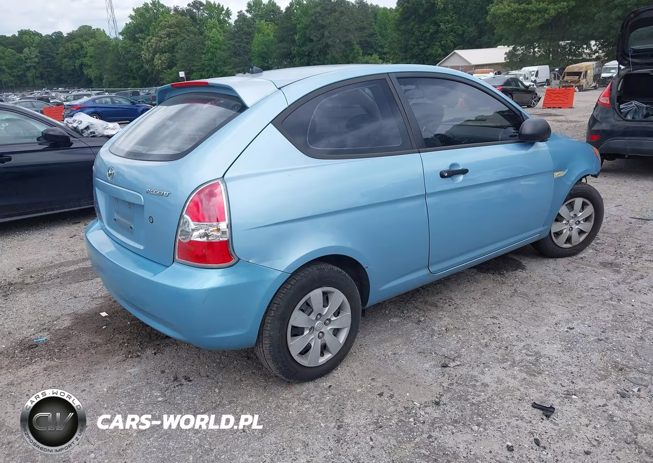 2008 Hyundai Accent Gs VIN:KMHCM36CX8U057343 - 4