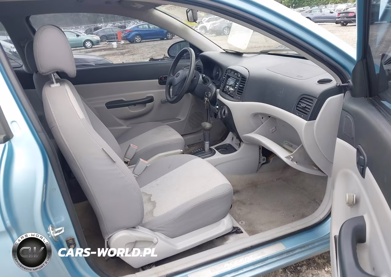 2008 Hyundai Accent Gs VIN:KMHCM36CX8U057343 - 5