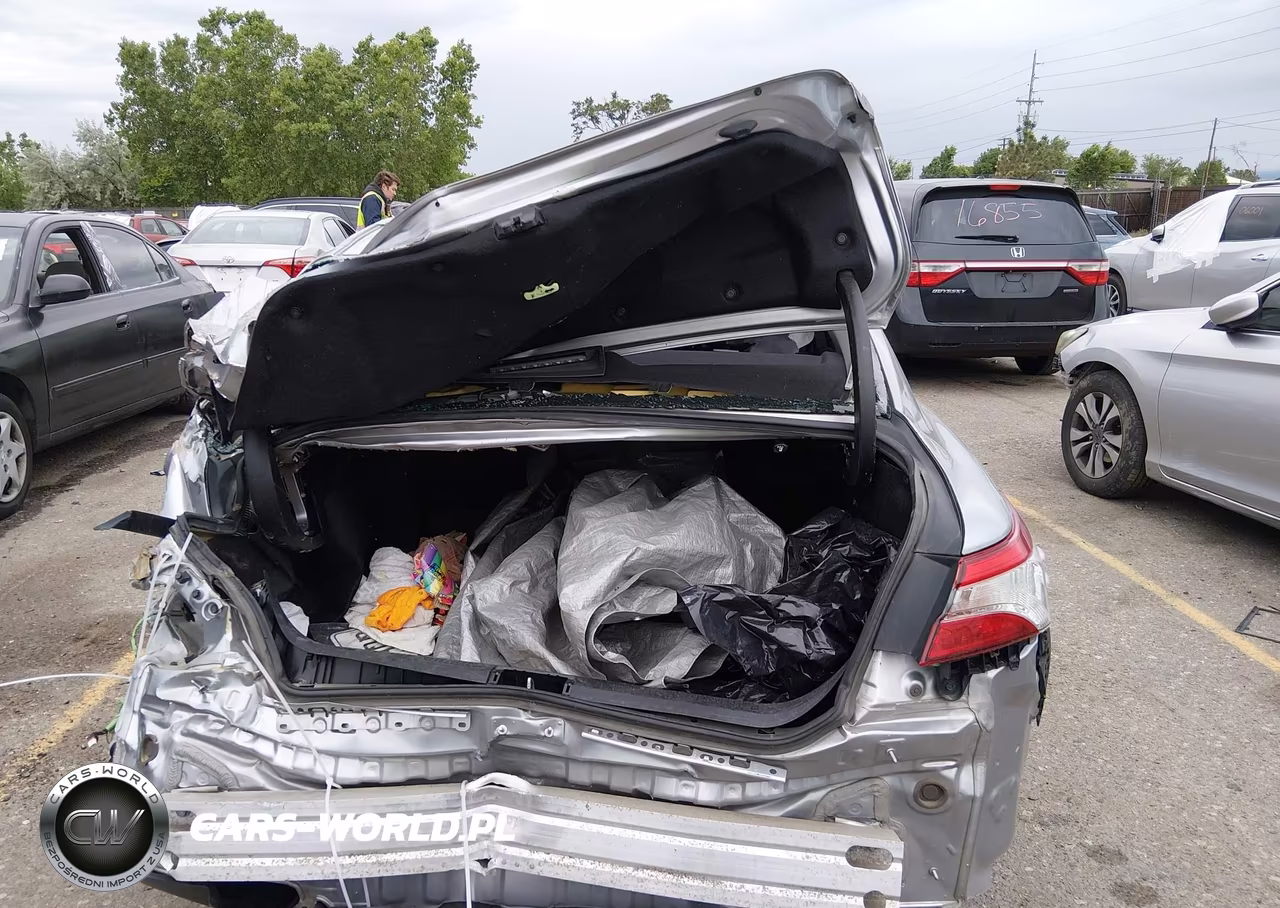2019 Toyota Camry Le VIN:4T1B11HK3KU230530 - 17