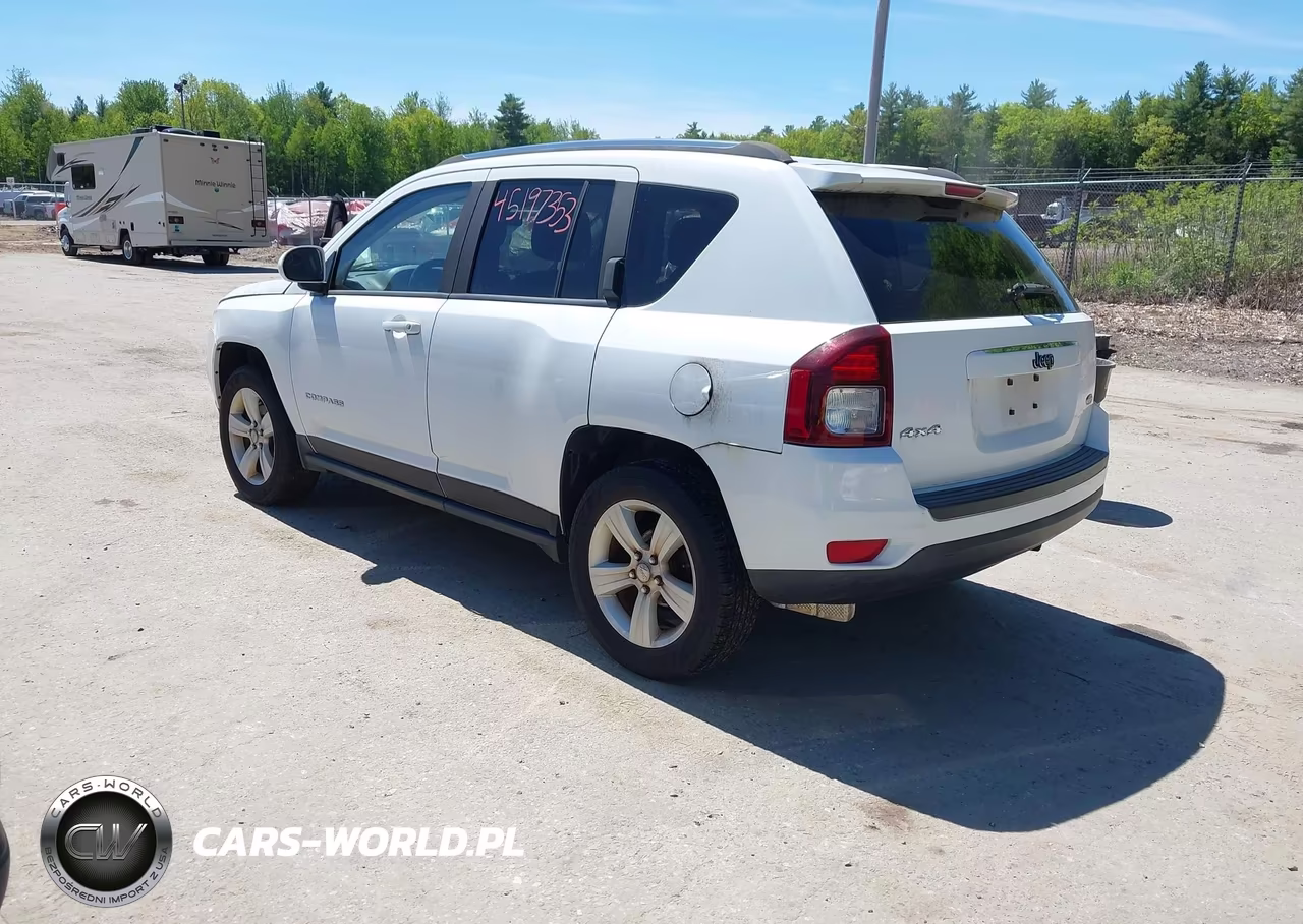 2014 Jeep Compass Latitude VIN:1C4NJDEB2ED784671 - 3