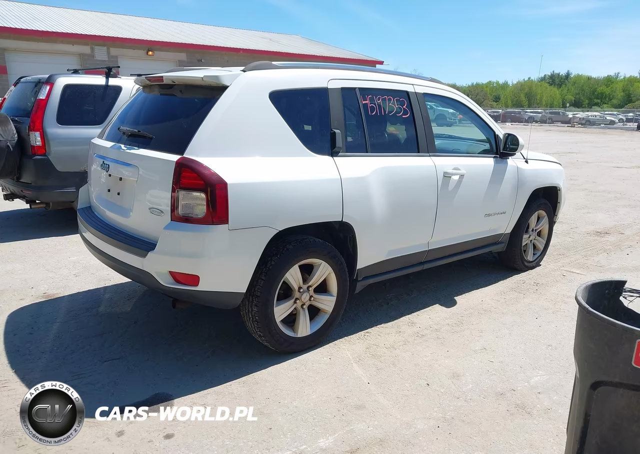 2014 Jeep Compass Latitude VIN:1C4NJDEB2ED784671 - 4