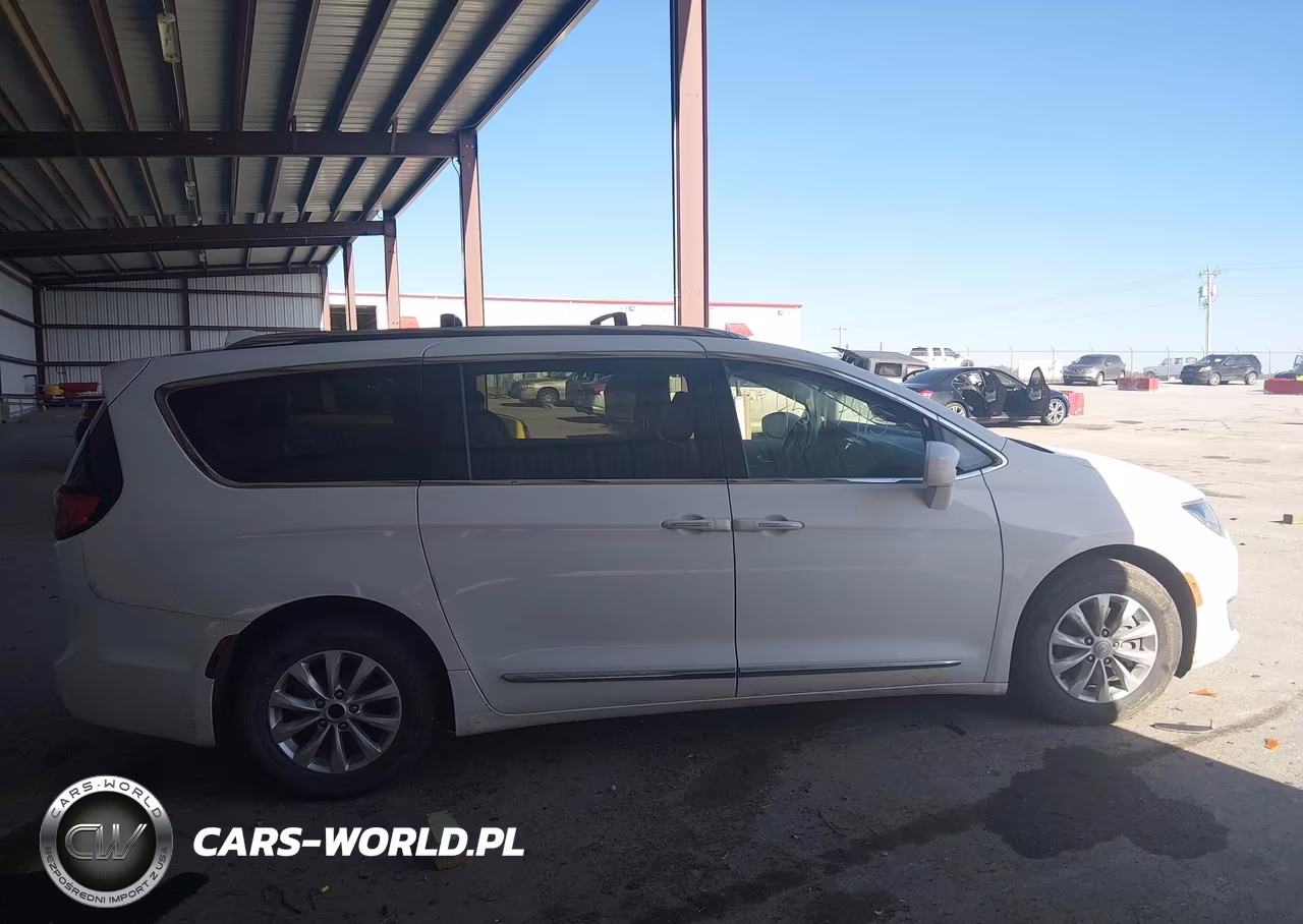 2019 Chrysler Pacifica Touring L VIN:2C4RC1BG5KR700751 - 13