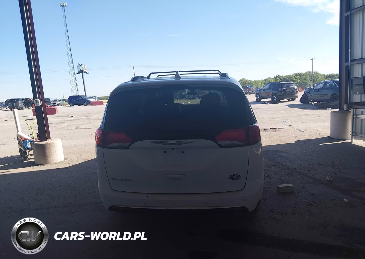 2019 Chrysler Pacifica Touring L VIN:2C4RC1BG5KR700751 - 16