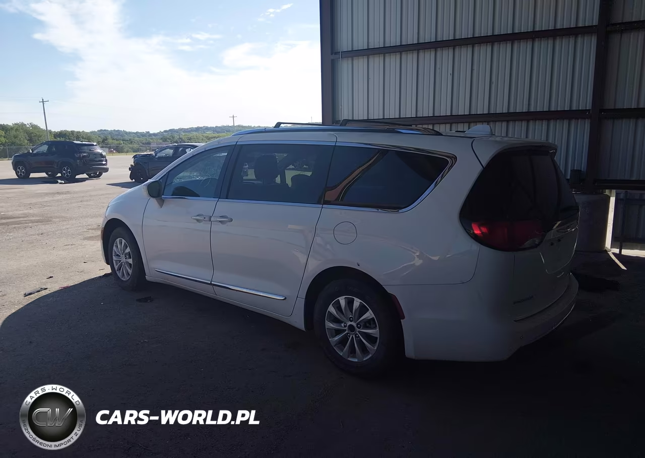 2019 Chrysler Pacifica Touring L VIN:2C4RC1BG5KR700751 - 3
