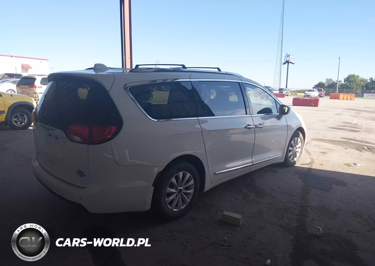 2019 Chrysler Pacifica Touring L VIN:2C4RC1BG5KR700751 - 4