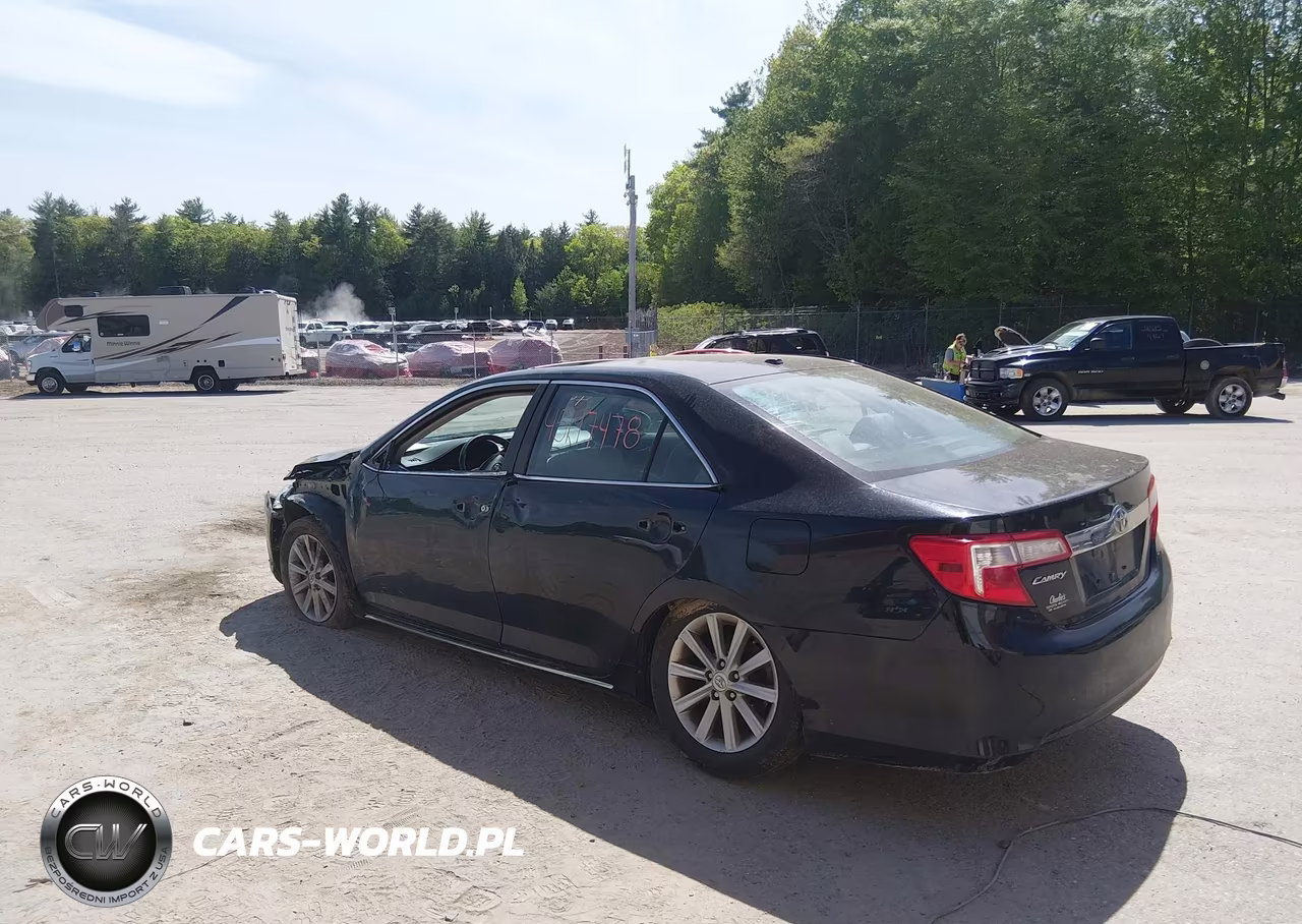 2014 Toyota Camry Xle VIN:4T4BF1FK4ER416950 - 3