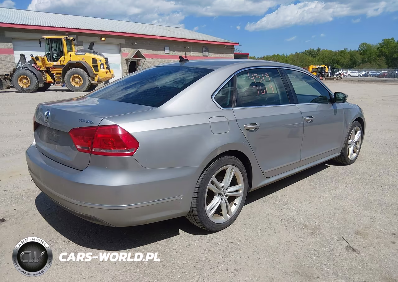 2014 Volkswagen Passat 2.0L Tdi Sel Premium VIN:1VWCN7A33EC096922 - 4