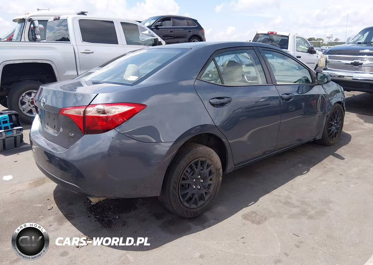 2018 Toyota Corolla Le VIN:2T1BURHE1JC995543 - 4