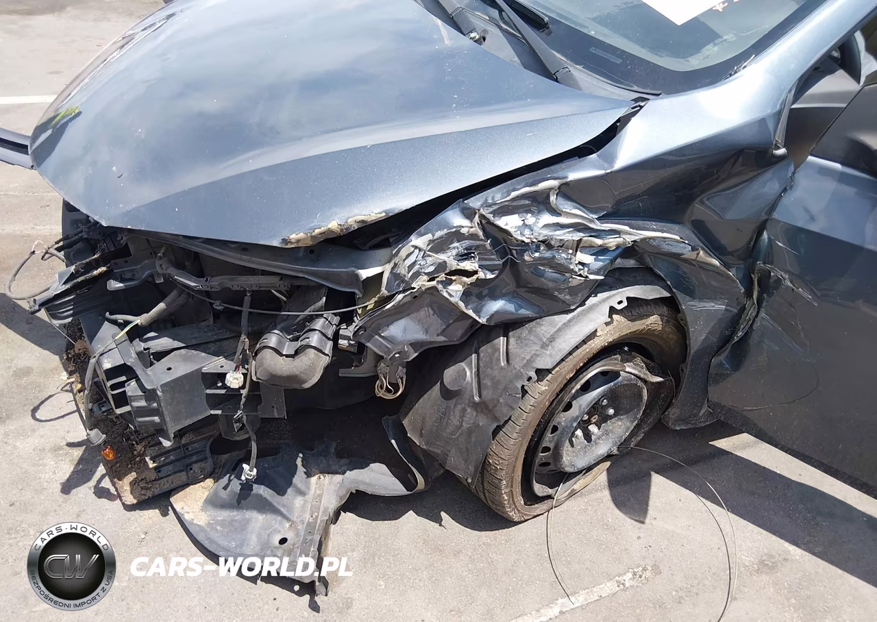 2018 Toyota Corolla Le VIN:2T1BURHE1JC995543 - 6