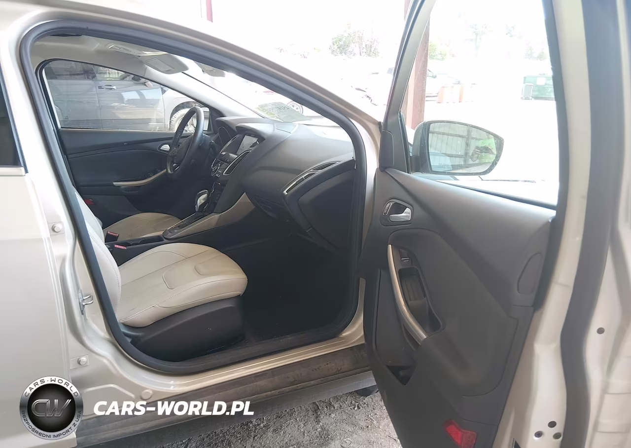2017 Ford Focus Titanium VIN:1FADP3N25HL240461 - 5