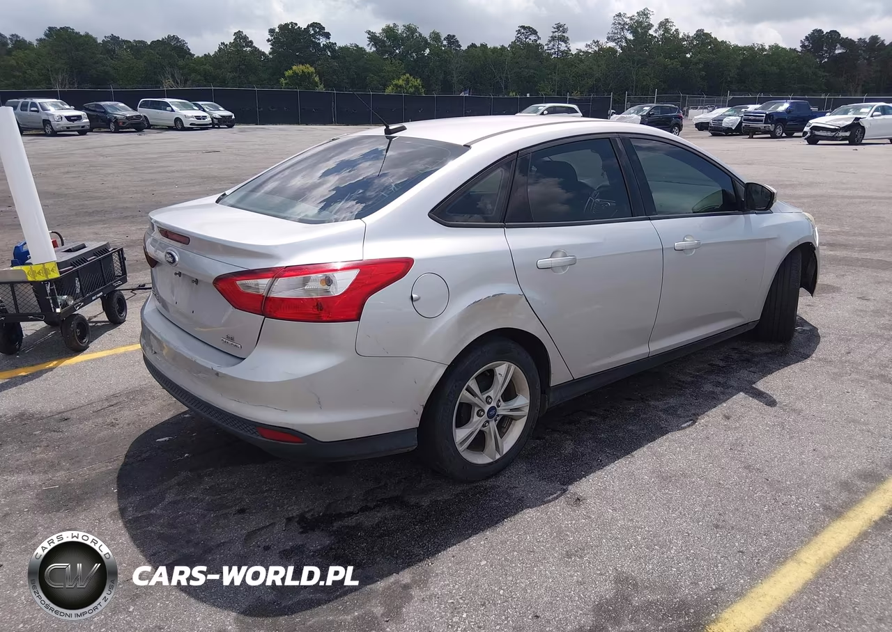 2014 Ford Focus Se VIN:1FADP3F22EL428106 - 4