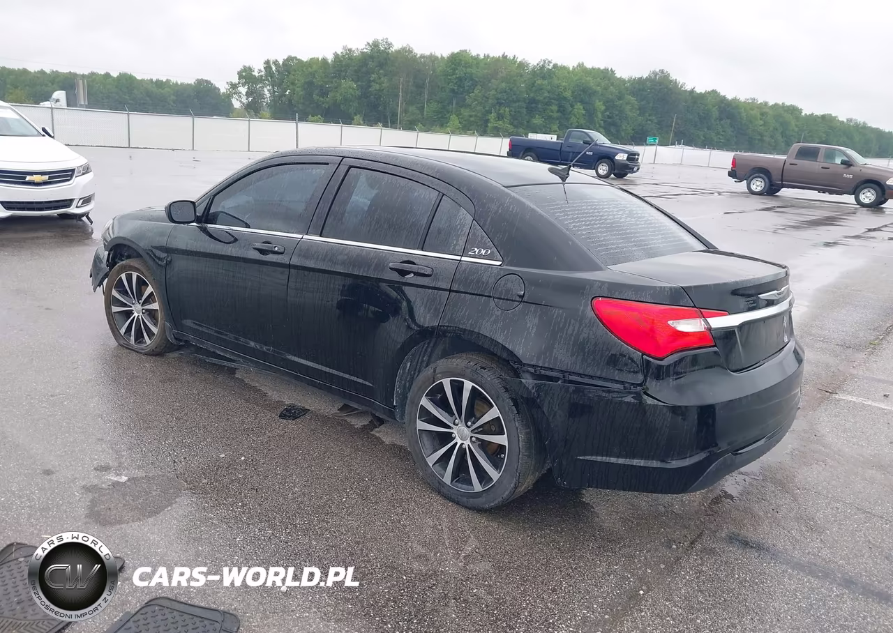 2014 Chrysler 200 Touring VIN:1C3CCBBBXEN198065 - 3