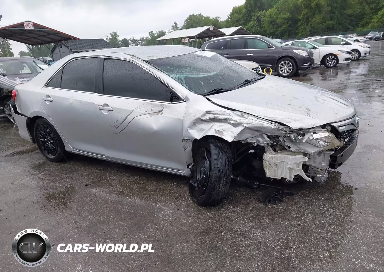 2013 Toyota Camry Le – zdjęcie 1 z 16