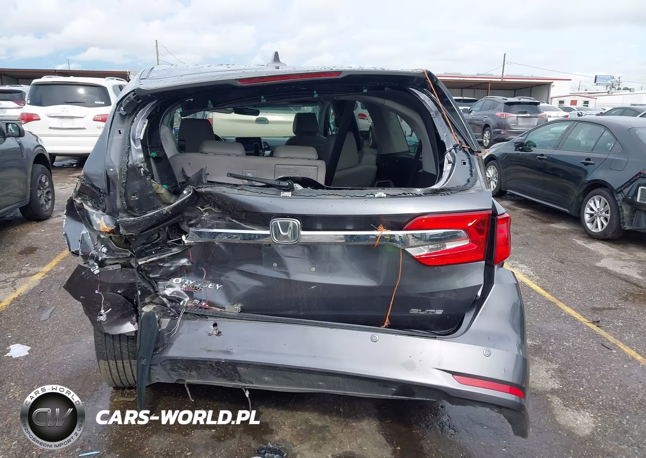 2018 Honda Odyssey Elite VIN:5FNRL6H96JB057651 - 15