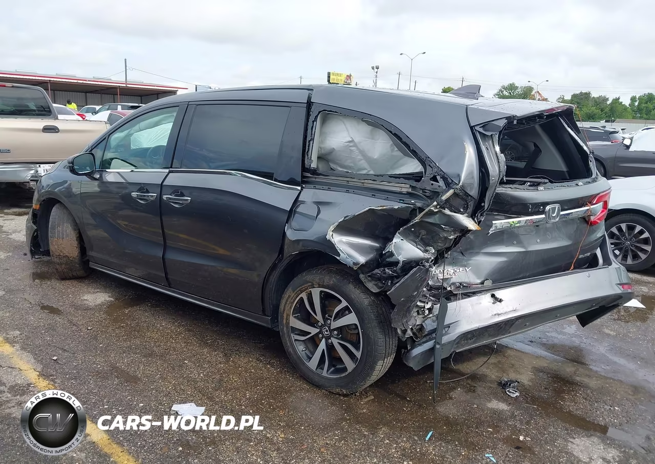 2018 Honda Odyssey Elite VIN:5FNRL6H96JB057651 - 3