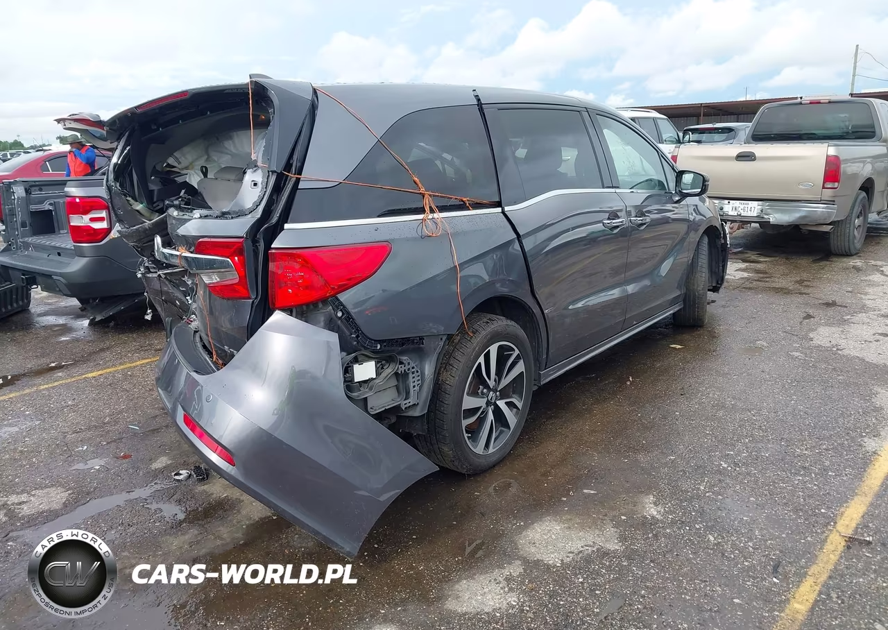 2018 Honda Odyssey Elite VIN:5FNRL6H96JB057651 - 4