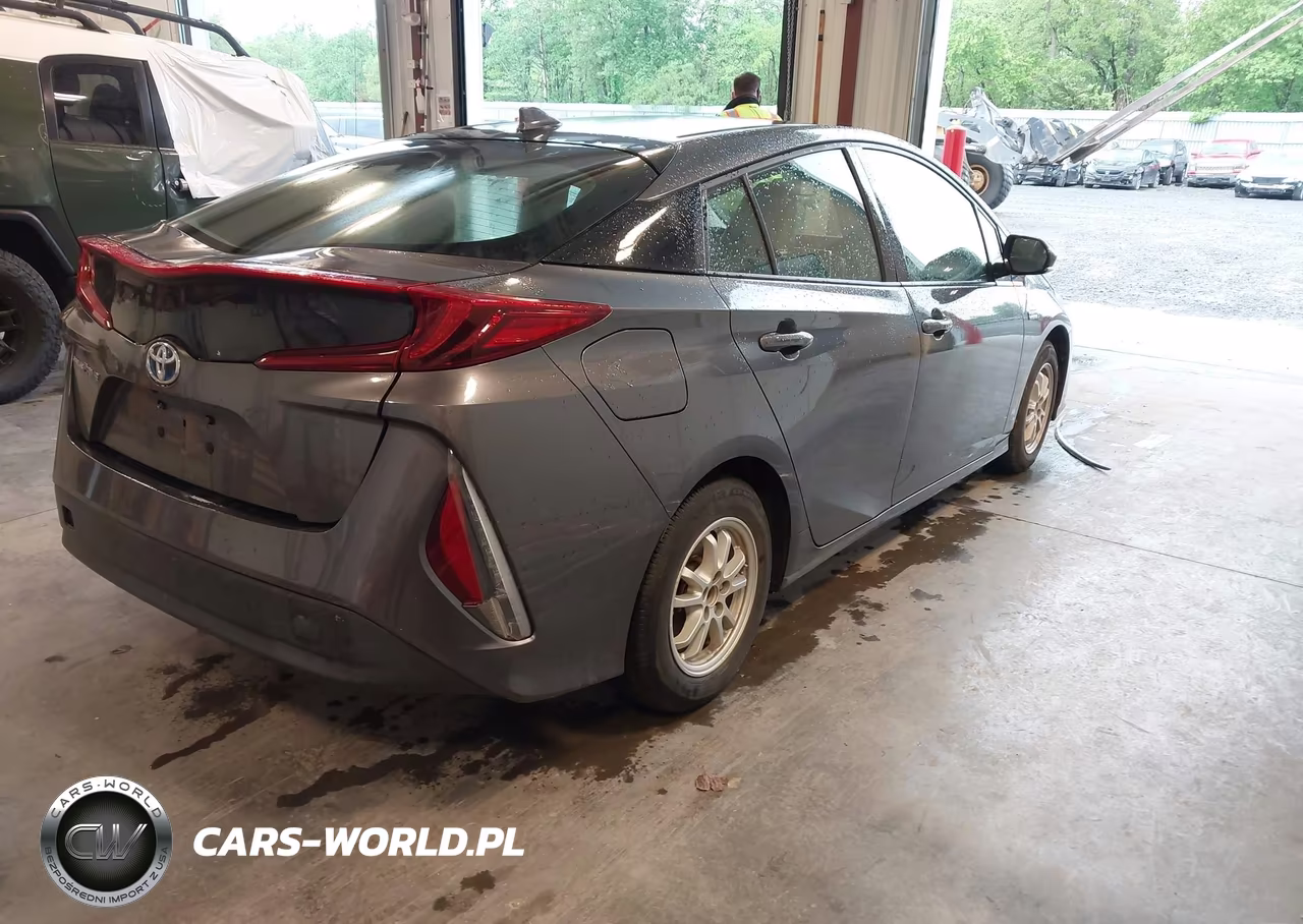 2017 Toyota Prius Prime Premium VIN:JTDKARFP4H3051512 - 4