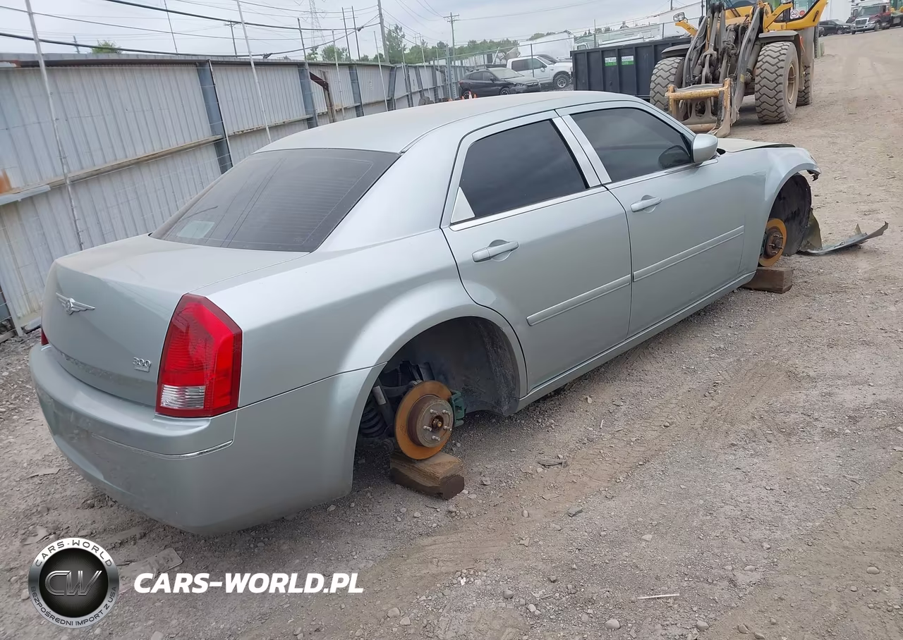 2005 Chrysler 300 Touring VIN:2C3AA53G35H508686 - 4