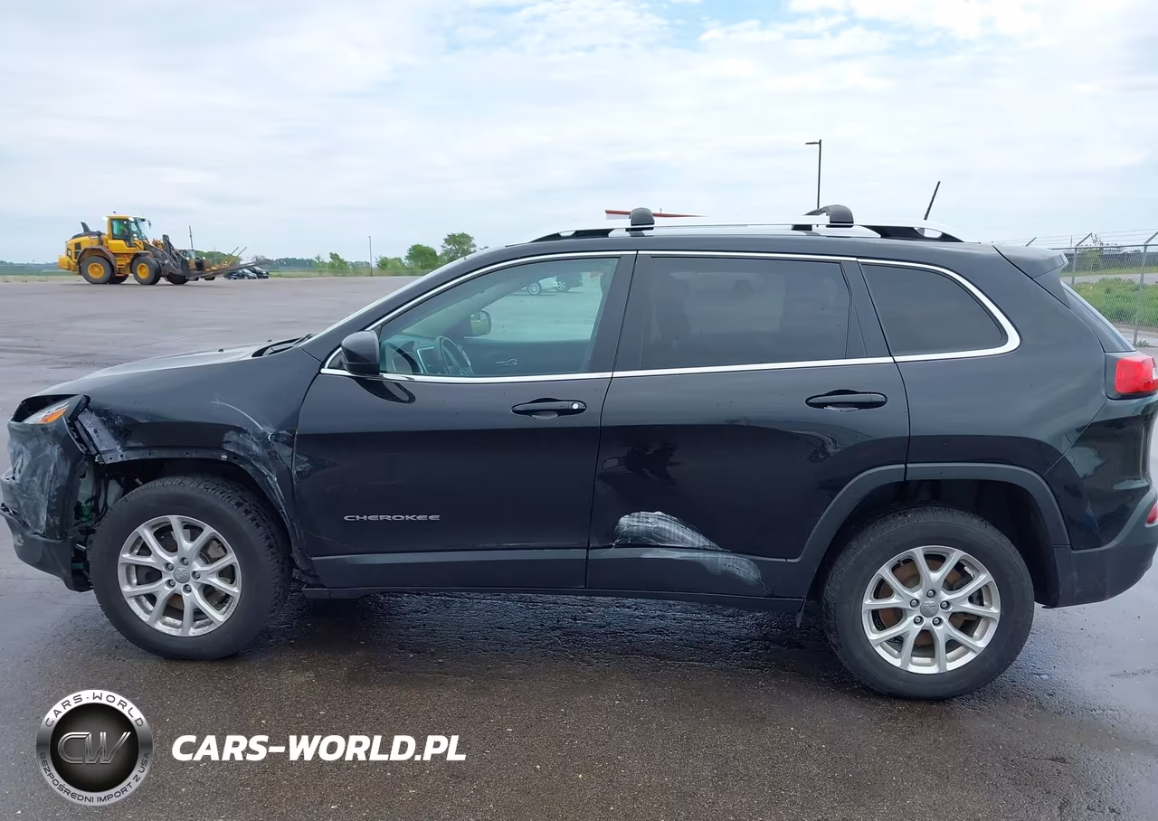 2018 Jeep Cherokee Latitude Plus 4X4 VIN:1C4PJMLB9JD535791 - 14