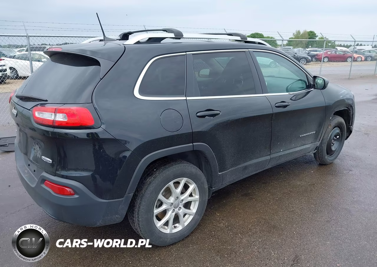 2018 Jeep Cherokee Latitude Plus 4X4 VIN:1C4PJMLB9JD535791 - 4