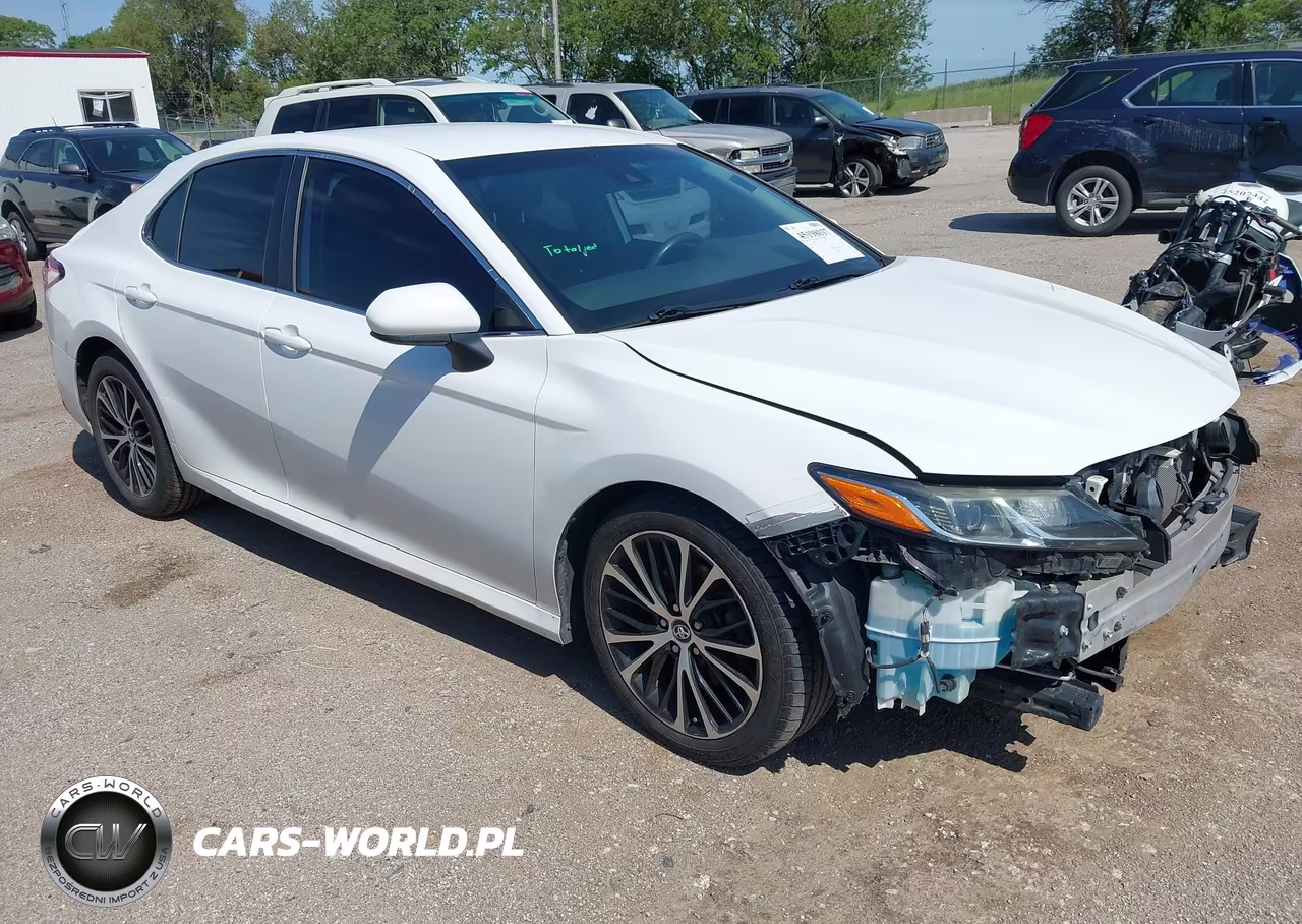 2019 Toyota Camry Le – zdjęcie 1 z 19