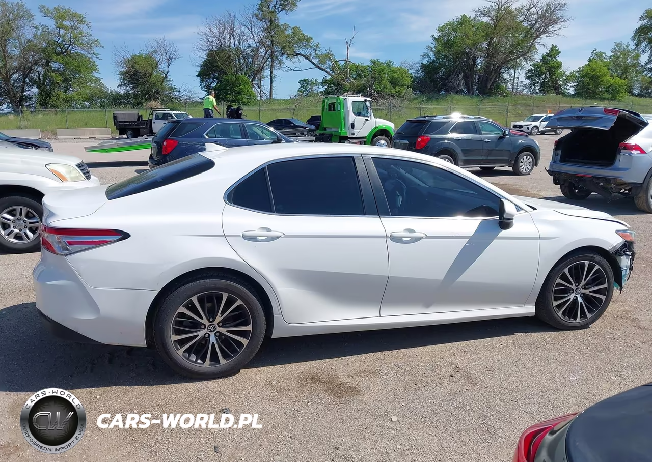 2019 Toyota Camry Le VIN:4T1B11HK3KU197724 - 14