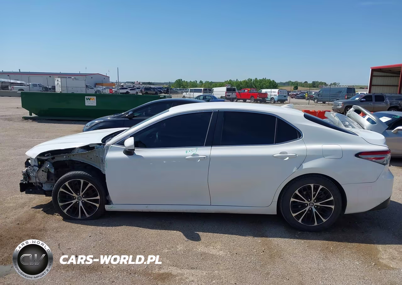 2019 Toyota Camry Le VIN:4T1B11HK3KU197724 - 15