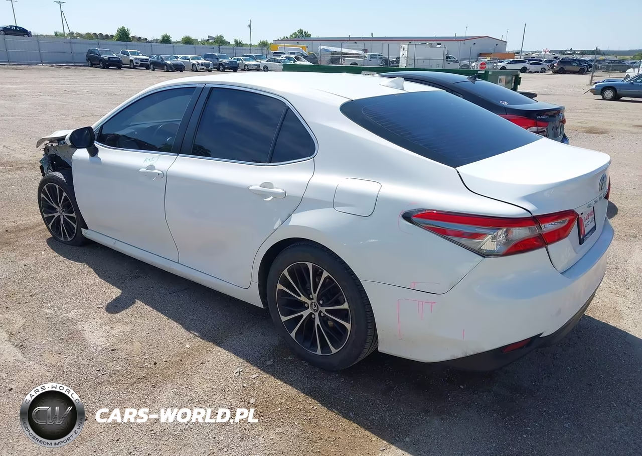 2019 Toyota Camry Le VIN:4T1B11HK3KU197724 - 3