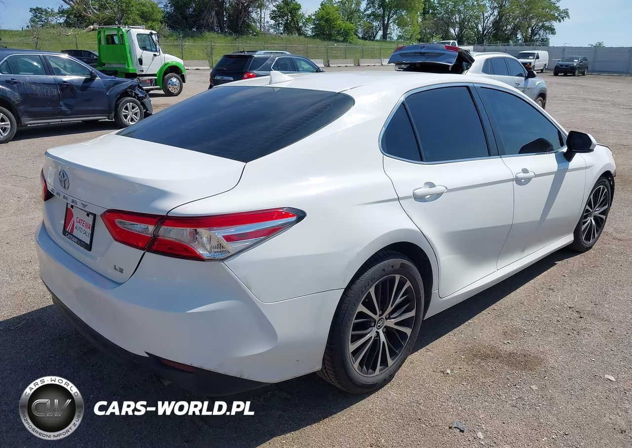 2019 Toyota Camry Le VIN:4T1B11HK3KU197724 - 4