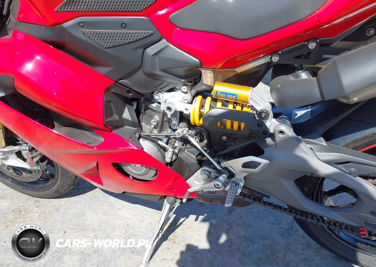 2025 Ducati Panigale V2-V2 S VIN:ZDMHAU8T2SB001104 - 9