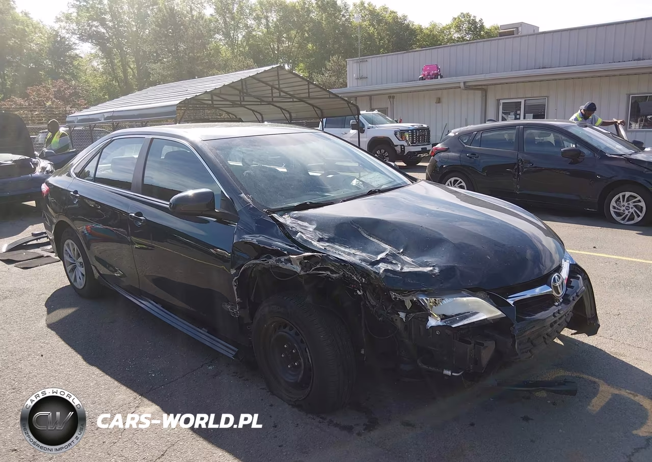 2016 Toyota Camry Le – zdjęcie 1 z 17