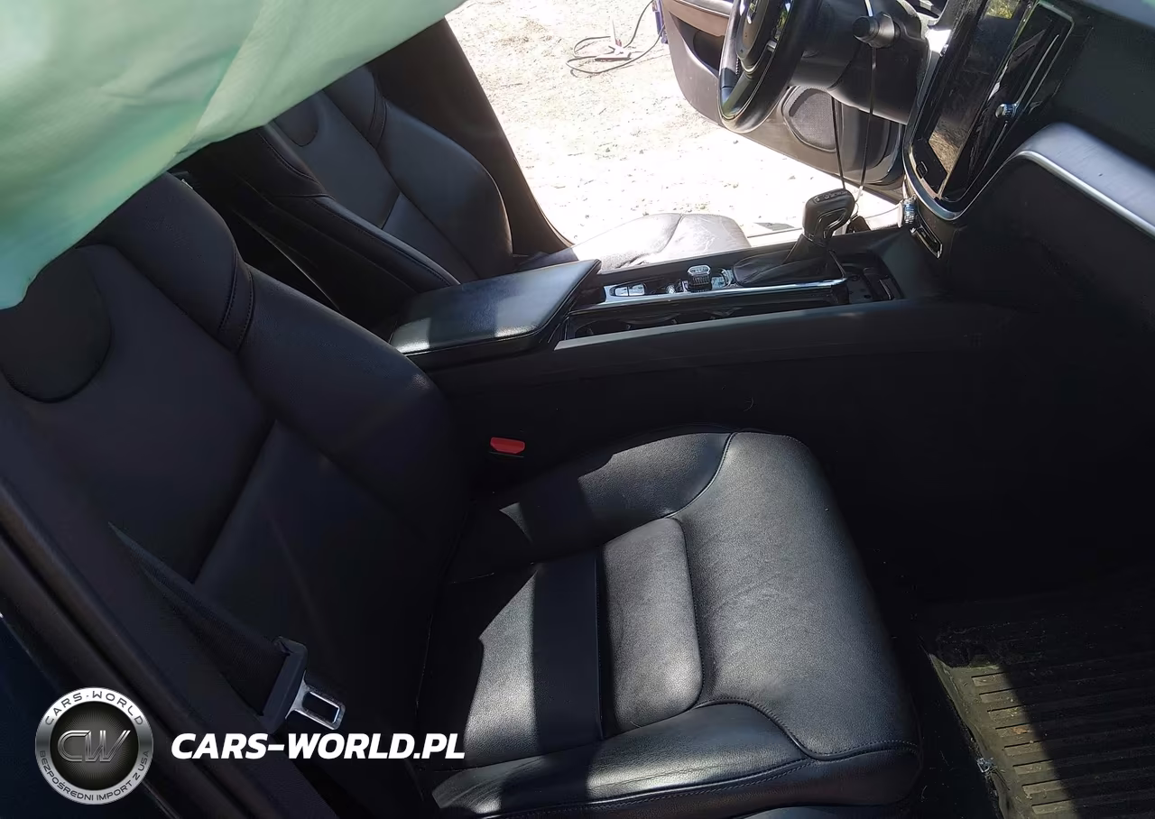 2019 Volvo S60 T6 Momentum VIN:7JRA22TK2KG004490 - 5