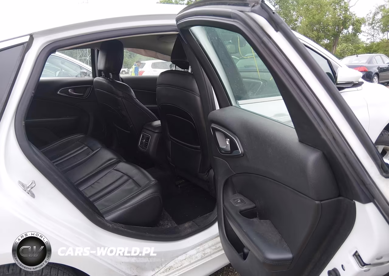 2015 Chrysler 200 C VIN:1C3CCCCB4FN593770 - 8