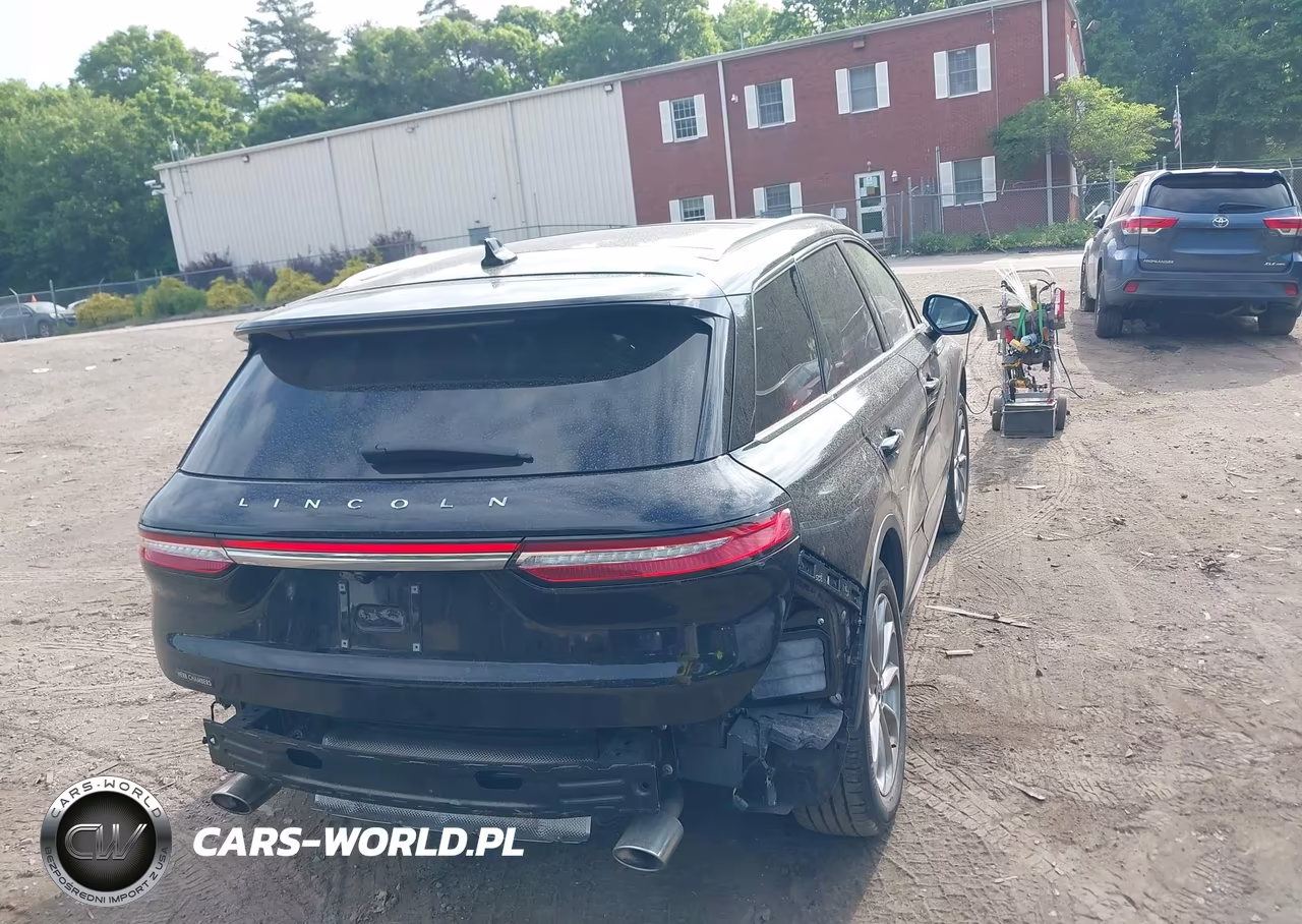 2022 Lincoln Corsair Standard VIN:5LMCJ1D93NUL01704 - 4