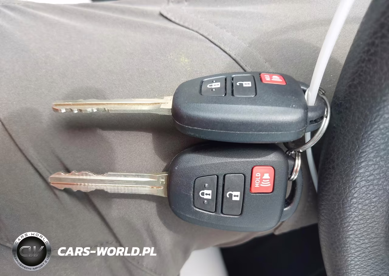 2026 Toyota Corolla Cross L VIN:7MUAAABG8TV152617 - 11