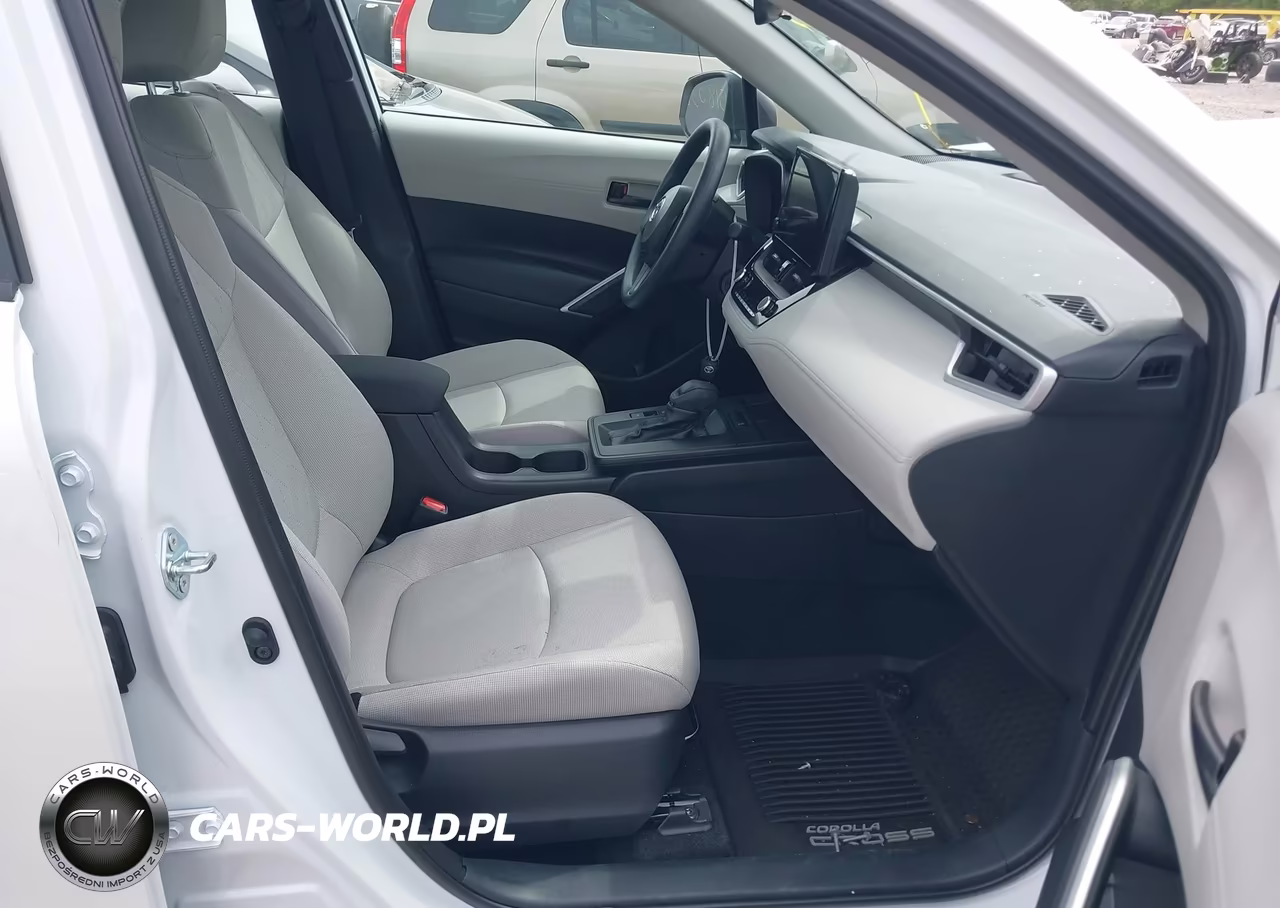 2026 Toyota Corolla Cross L VIN:7MUAAABG8TV152617 - 5