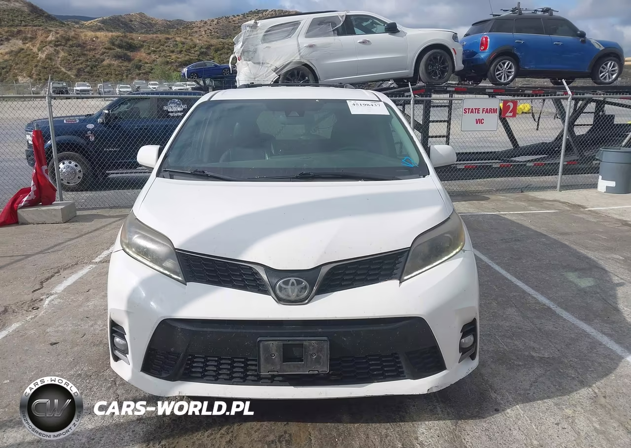 2018 Toyota Sienna Se 8 Passenger VIN:5TDXZ3DC8JS903568 - 12