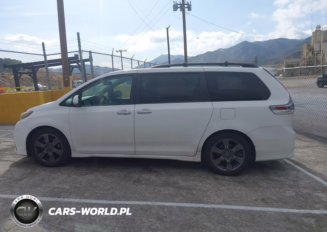 2018 Toyota Sienna Se 8 Passenger VIN:5TDXZ3DC8JS903568 - 14
