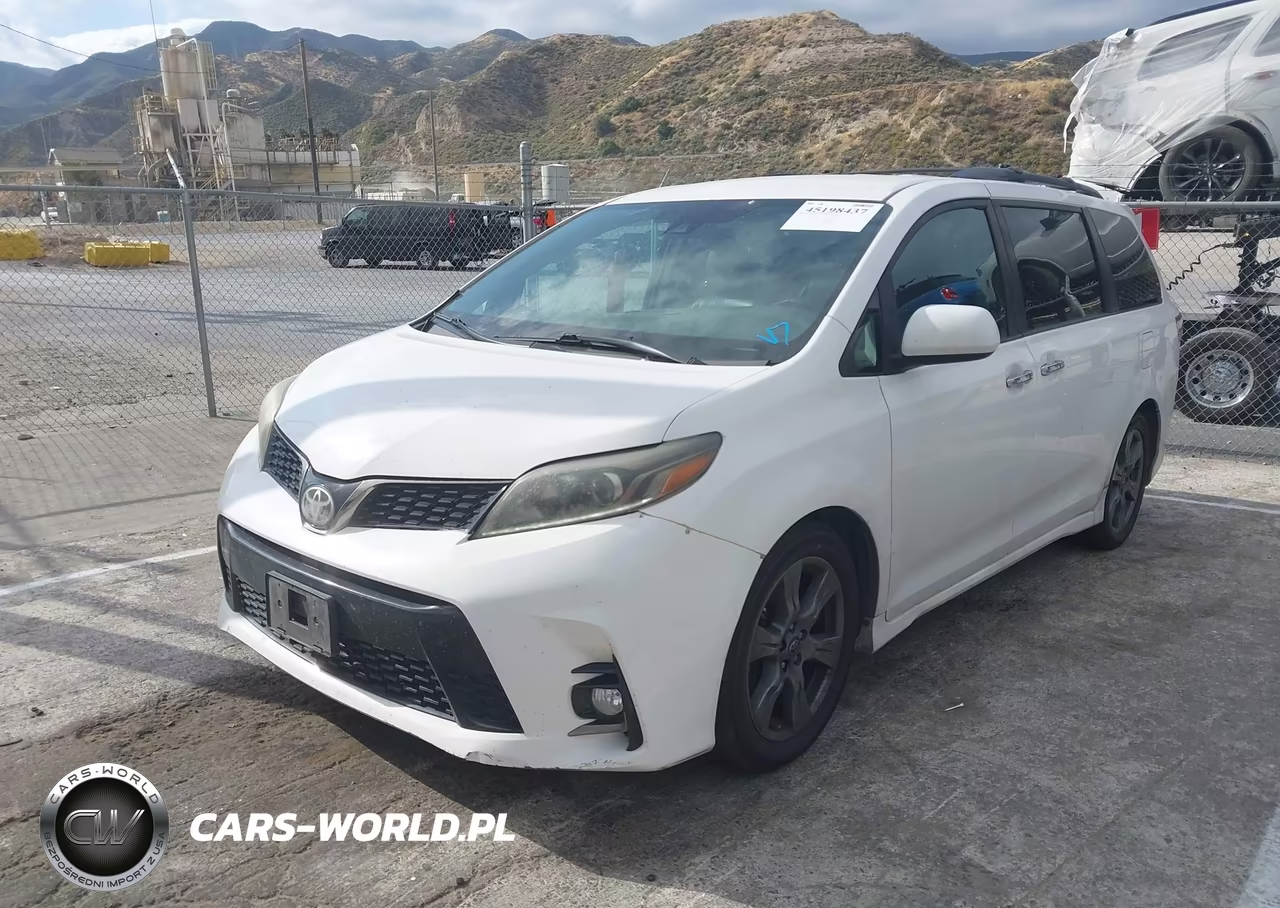 2018 Toyota Sienna Se 8 Passenger VIN:5TDXZ3DC8JS903568 - 2