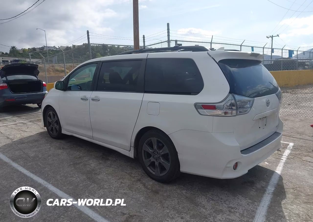 2018 Toyota Sienna Se 8 Passenger VIN:5TDXZ3DC8JS903568 - 3